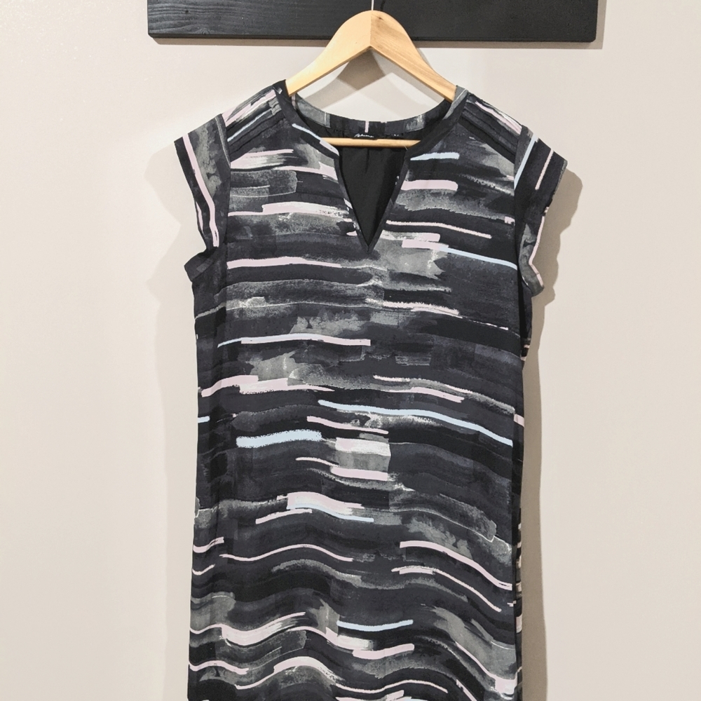 Shift dress from Reitmans. New with tags. Size medium.